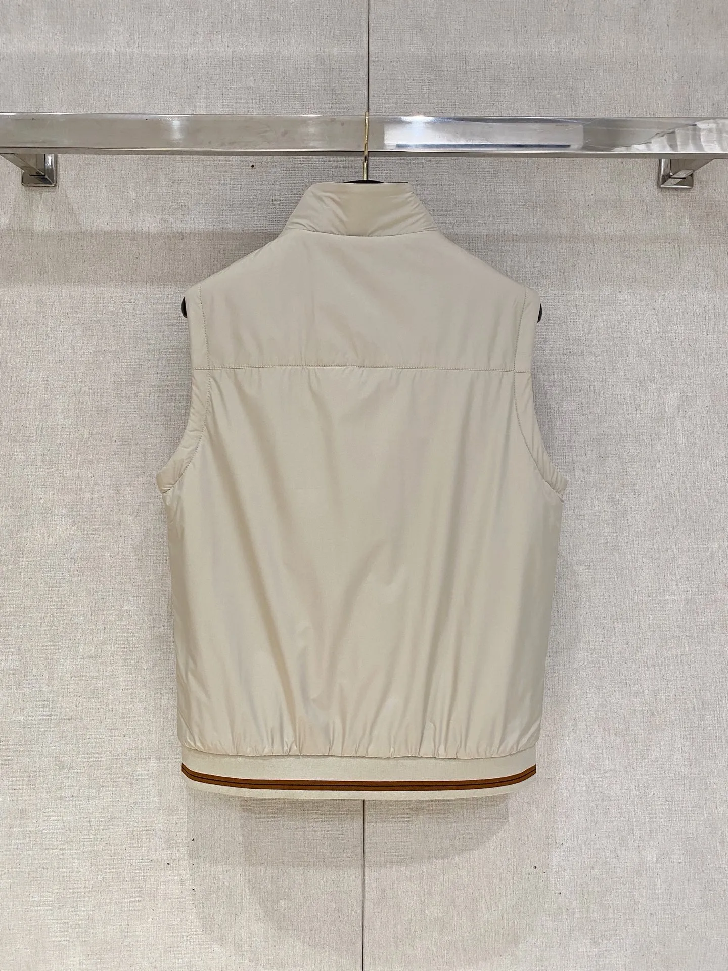 Zegna ： ， ， ， ； ， ， ， ， Classic 。 ： ， ， ， ； ， ； ， ， 。 ： ， ， ； ， ， T 、 、 ； ， ， ， 。 ： 、 、 ， ， Versatile 。 ： Cream White/Khaki/ /Black（ Gray ） Sizes：M-4XL